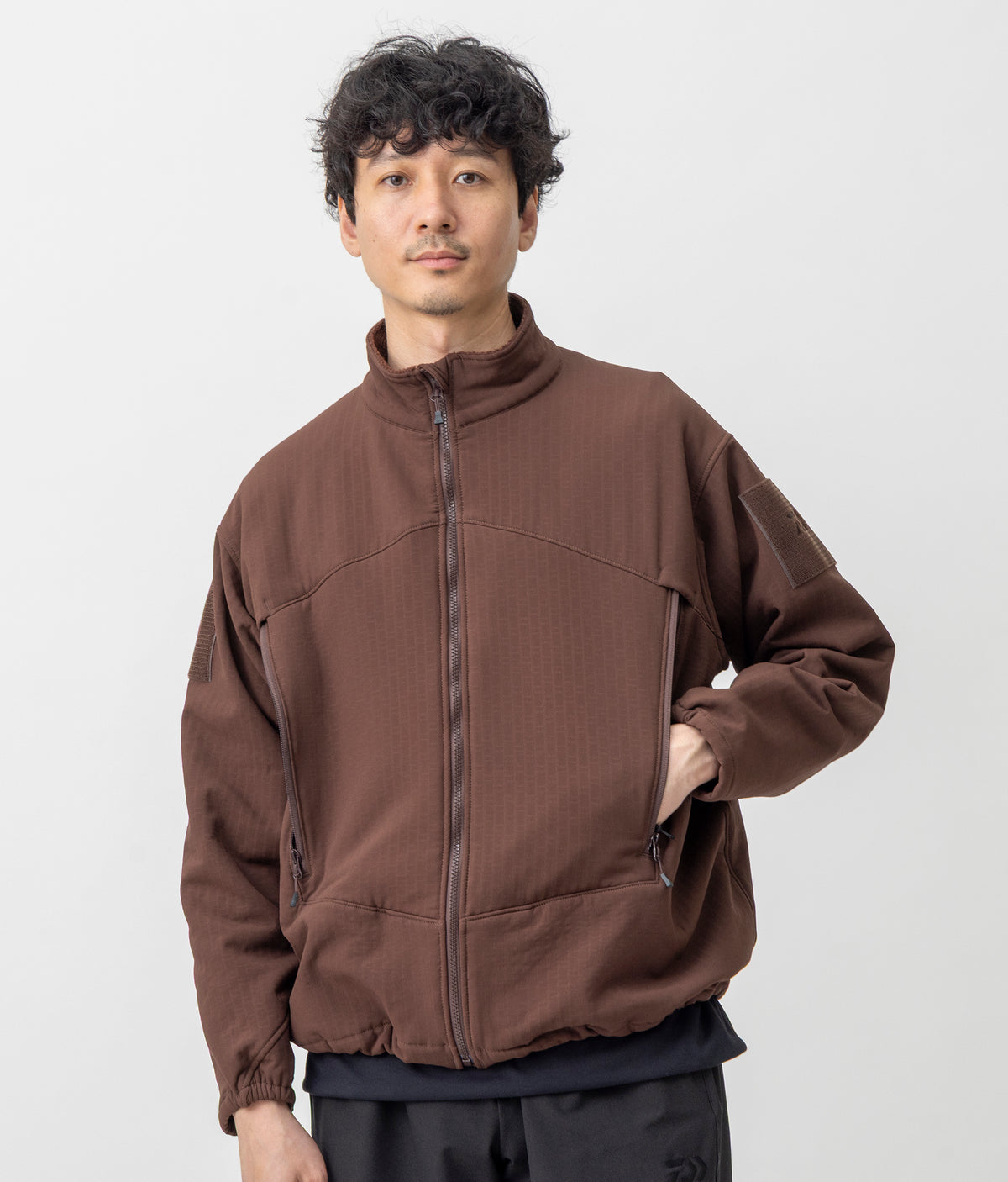 model：178㎝, B85, W70, H88 Lサイズ着用